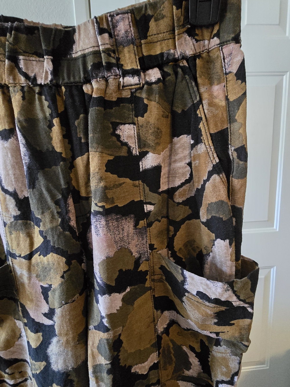 Democracy Crop Wide Leg Pants Size XS Camo Cargo Cotton Brown Grunge Gardencore - Picture 4 of 5